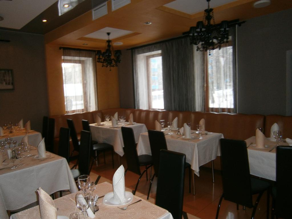 Avenue Hotel Zaslawye Ngoại thất bức ảnh