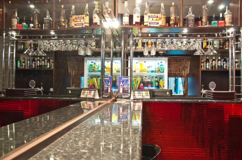 Avenue Hotel Zaslawye Ngoại thất bức ảnh