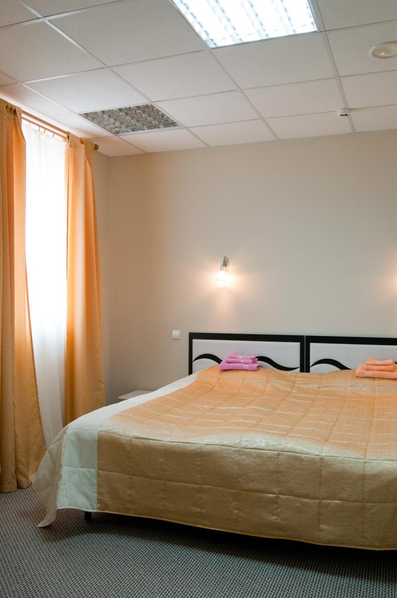 Avenue Hotel Zaslawye Ngoại thất bức ảnh