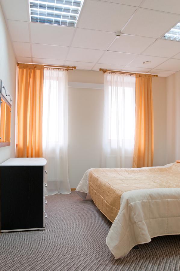 Avenue Hotel Zaslawye Ngoại thất bức ảnh